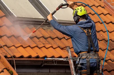 Démoussage et hydrofuge de toiture à Huiron